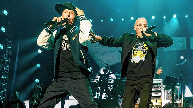 Die Fantastischen Vier: Michael Beck (l) und Thomas D performen beim Auftakt der Deutschland-Tour.