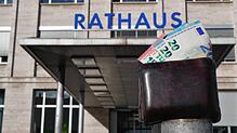 Viele Beschäftigten im öffentlichen Dienst im Singener Rathaus könnten schon bald mehr Geld im Geldbeutel haben.