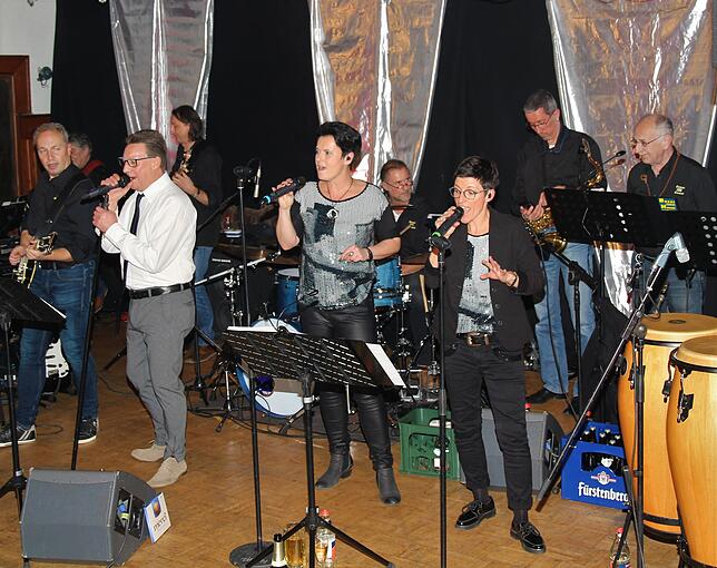 Das Weihnachtskonzert der Bregi House Band im Bregtäler ist sehr beliebt.