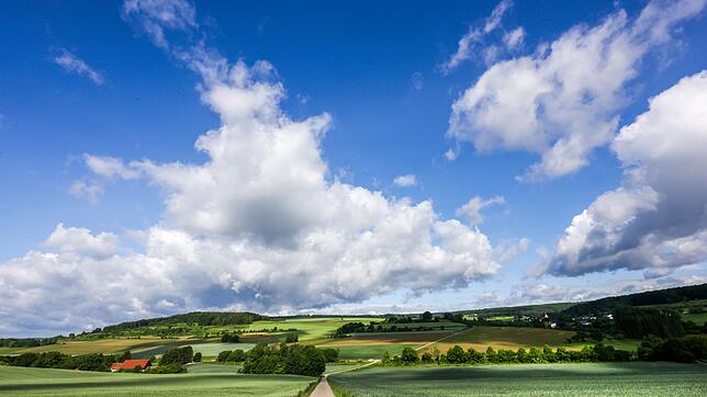 Blauer Himmel, Sonne und nur noch wenige Wolken: So lautet die Prognose für den Südwesten nach dem langen Wochenende.