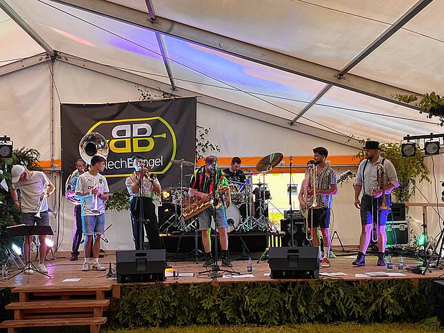 Bild 23: Zwischen Musik und EM – Der Freitag beim Dorffest Lienheim
