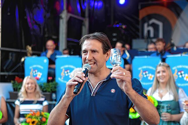Bild 36: Bilder vom Weinfest Konstanz 2024: Feiern auf dem Stephansplatz