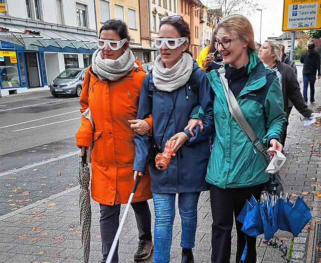 Irina Schumacher-Greiner (Umweltschutzbeauftragte der Stadt Wehr), Hanne Arnold, Konrektorin der Talschule und Zelg-Schulleiterin Yvonne ...