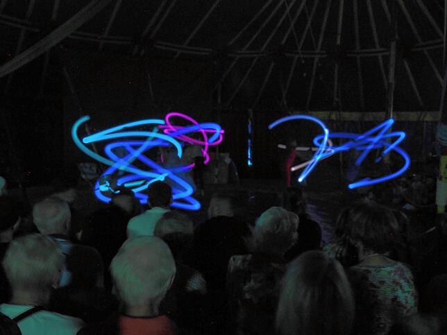 Kreativ und abstrakt. Lichtspiele im Zirkuszeit.