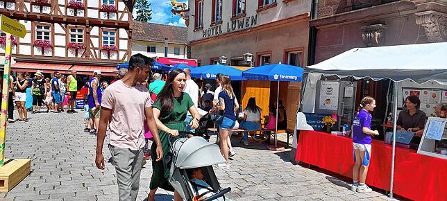 Bild 36: Am Sonntag strömen die Besucher nur so nach Meßkirch