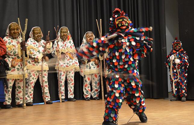 Bild 25: Bilder von der bunten Fasnacht für Senioren in der Stadthalle