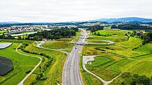 Die B31-neu bei Friedrichshafen. Im Hintergrund ist die Anschlussstelle FN-West zu sehen.