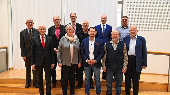 Die Kreistagskandidaten der CDU stellen sich zum Gruppenbild auf. Von links zu sehen sind Adolf Schwab, Fritz Link, Matthias Weisser, ...