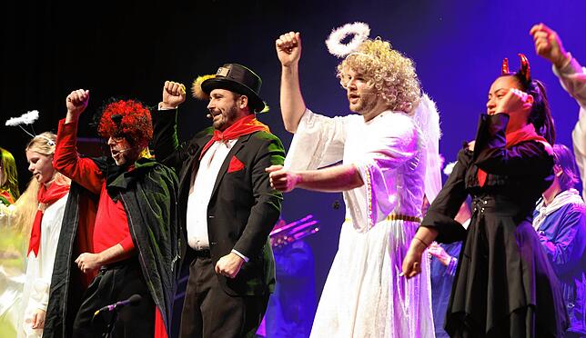 Bild 3: Zunftball 2025: Gruseln, Tanzen und Feiern im komplett ausverkauften Mozartsaal