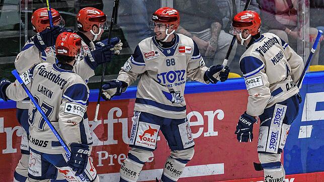 Die Schwenninger Wild Wings behalten gegen die Löwen Frankfurt in der Overtime die Nerven und feiern damit den zweiten Sieg in Folge.