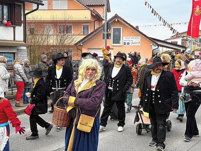 Bild 6: Bilder vom Jubiläumsumzug der Bierkärhexen in Mimmenhausen - das war die Gaudi!