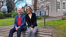 Karl-Wilhelm Frommeyer von der Telefonseelsorge und Fatima Zobeidi-Weber von der VHS haben einen Workshopabend zum Thema Einsamkeit ...