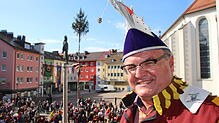 Oberbürgermeister Andreas Brand vor dem Adenauerplatz – und vor seiner Entmachtung.