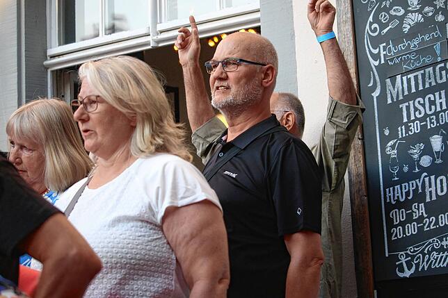Bild 6: Santiano rocken auf dem Schlossplatz (Teil 2)