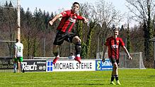 Das 2:0 für den FC Überlingen gegen die DJK Donaueschingen feiert Marc Kuczkowski.