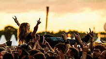 Vergangene Zeiten: Rockmusik-Openairs mit ausgelassenem Publikum sind zu Corona-Zeiten unmöglich. Auch Streamingdienste setzen der ...