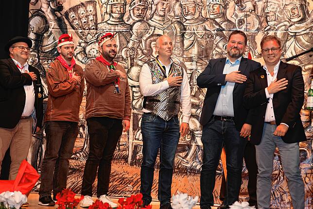 Laufnarrenschlag für Roland Haag, der designierte Präsident der Vereinigung Schwäbisch-Alemannischer Narrenzünfte (VSAN), Michael Herz ...
