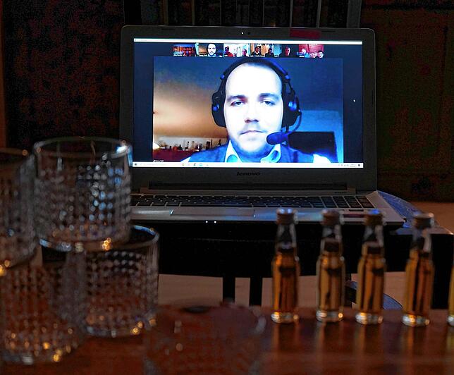 Lehrer Danny Stoll bot in Kooperation mit der VHS Waldshut-Tiengen ein Einsteiger-Seminar rund um Whisky an. Die Proben standen zur ...