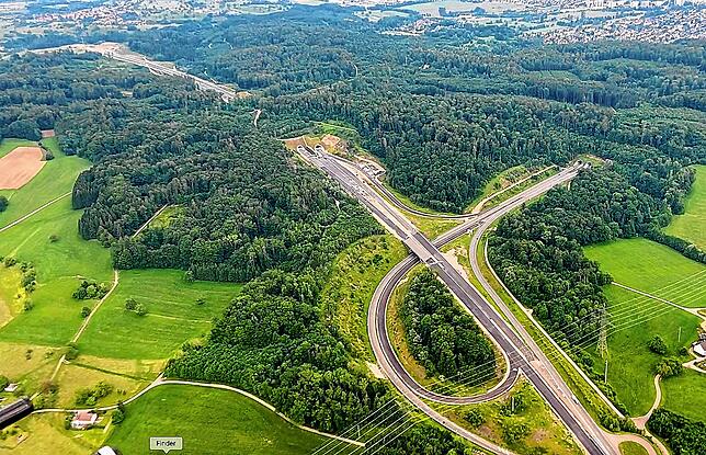 Bild 1: Bald soll der Verkehr hier rollen: Kommen Sie mit auf die neue Autobahn bei Rheinfelden