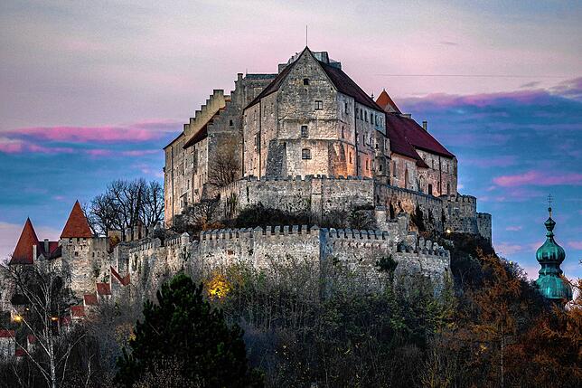 Mit über einem Kilometer Länge ist die Burg in Burghausen die längste auf der ganzen Welt.