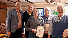 Unterkirnachs Bürgermeister Andreas Braun (von links) ist Gastredner in Nußbach. Clemens Hug vom Kreisvorstandsteam ehrt Manfred Hilser ...