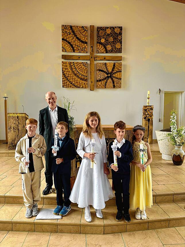 Am Sonntag, 4. Mai, fand in der alt-katholischen St. Johanneskirche in Blumberg-Kommingen die Erstkommunionfeier statt. Zum ersten Mal ...
