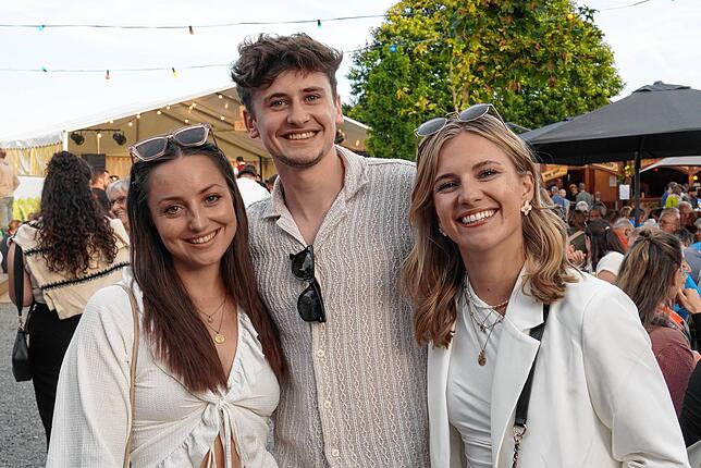 Bild 19: Hunderte Besucher genossen das 52. Bermatinger Weinfest