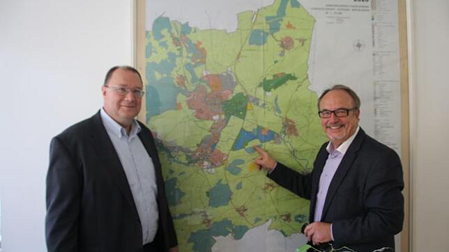 Rafael Grimm (links) hat 2015 die Leitung des Stadtbauamtes von Ewald Fürderer übernommen. Fürderer verabschiedete sich damals in den ...