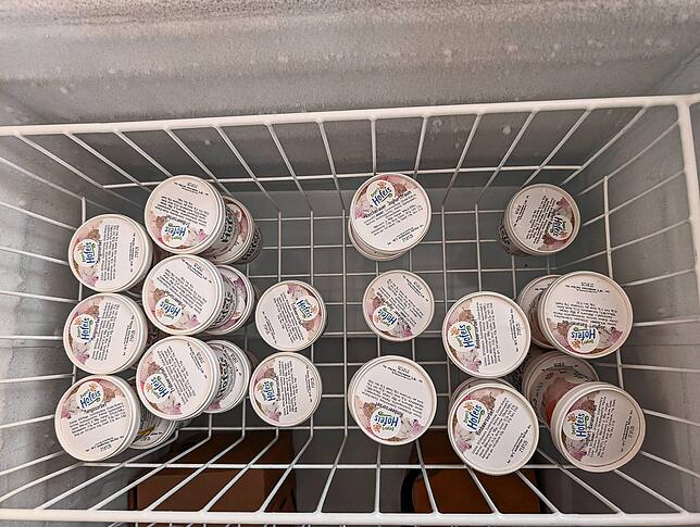 Auf dem Stellenhof ist das Hofeis in dieser Truhe auch bei großer Hitze draußen gut durchgefroren.