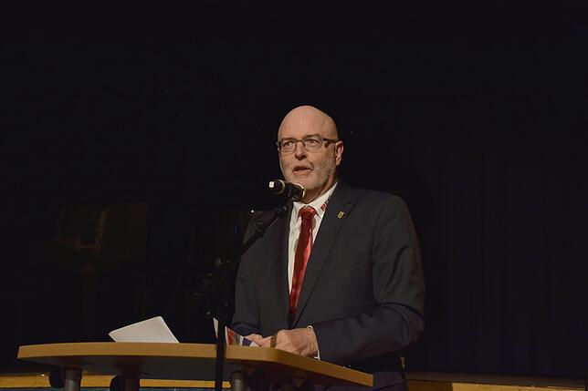 Bürgermeister Rainer Stolz sprach bei der Vernissage einige Wort zur Begrüßung. Er dankte allen Beteiligten für ihre Arbeit und erzählte ...