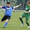 Abstieg in Sicht: Kevin Balling (links gegen zweifachen Torschützen Dominik Hug) und der FV Degerfelden müssen sich nach dem 2:5 gegen ...