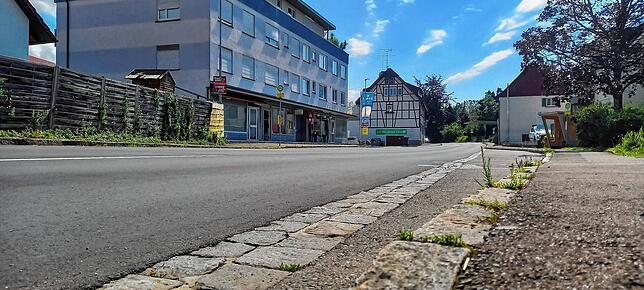 Hört man etwa das Gras wachsen? Unter anderem Anwohner Heiko Mantzsch freut sich über die derzeitige Dorfidylle.