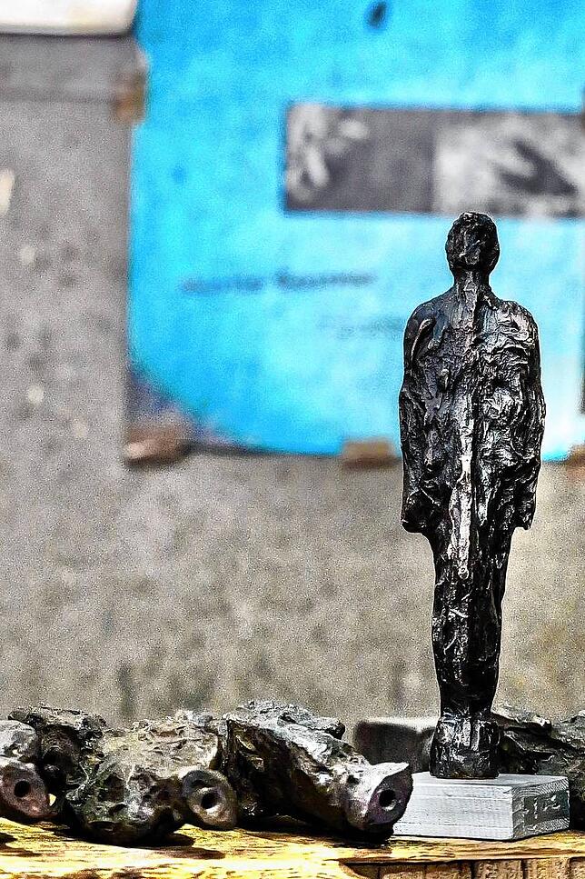 Der Georg-Elser-Preis, eine Bronzeskulptur des St. Gallener Künstlers Hans Thomann, wird in Zukunft jährlich verliehen.