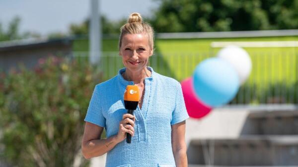 Der „ZDF-Fernsehgarten“ mit Andrea „Kiwi“ Kiewel startete in die Saison 2025. Wir liefern Infos rund um Gäste, Programm, Übertragung & ...