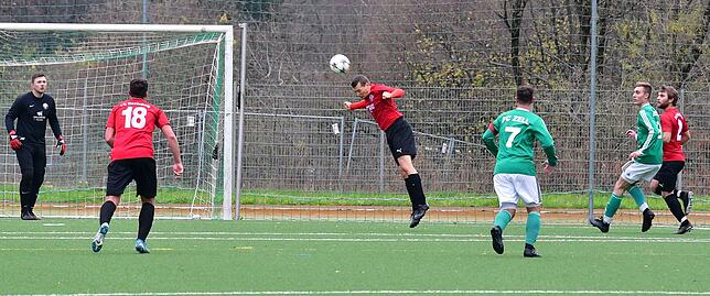 Bild 10: FC Zell besiegt den FC Hochrhein deutlich mit 4:1 &ndash; und wir haben Bilder!