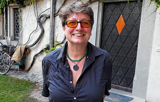 Karin Becker, neue Intendatin am Theater Konstanz, ist fest entschlossen, grundlegende Erwartungen ihres Publikums zu erfüllen.