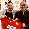 Wechsel: Dennis Heil (links) kommt vom TuS Stetten zum FSV Rheinfelden II. Neben ihm FSV-Sportchef Julian Jäger.