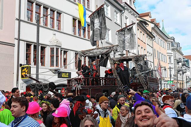 Bild 18: Konstanzer Straßenfasnacht 2025: Die besten Bilder vom Schmotzigen Dunschtig