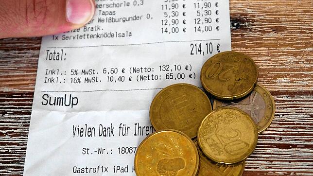 Seit dem 1. Juli ist die Senkung der Mehrwertsteuer in Kraft. Die Bilanz der Stockacher Geschäfte und Betriebe fällt nach dem ersten ...