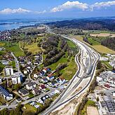 Unser Archivbild zeigt das Teilstück der Bundesstraße 33 bei Allensbach im April 2021. Inzwischen hat sich hier die Verkehrsführung ...