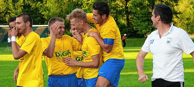 Bild 3: Schnappschüsse aus der Bezirksliga-Saison 2010/2011