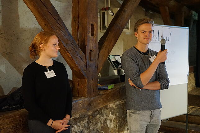 Melissa Bernhardt und Jan Sander von der Landeszentrale für politische Bildung.