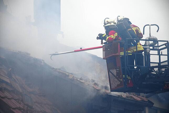 Bild 4: Brand im Sägewerk - News, Bilder, Video