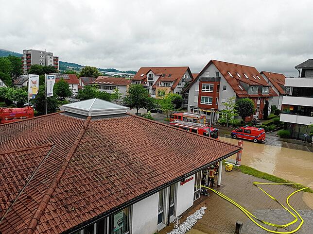Feuerwehren und THW waren am 26. Juni in Oberteuringen im Großeinsatz. Ein Starkregen hatte den gesamten Ortskern überflutet.