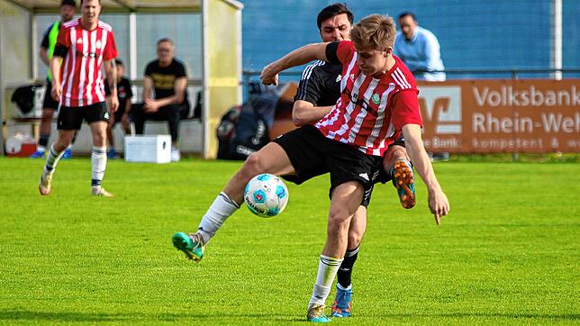Fünferpack: Tom Jehle (vorn, auf dem Archivfoto) erzielte beim 8:2-Sieg der Spvgg. Andelsbach gegen den Absteiger VfB Waldshut fünf ...