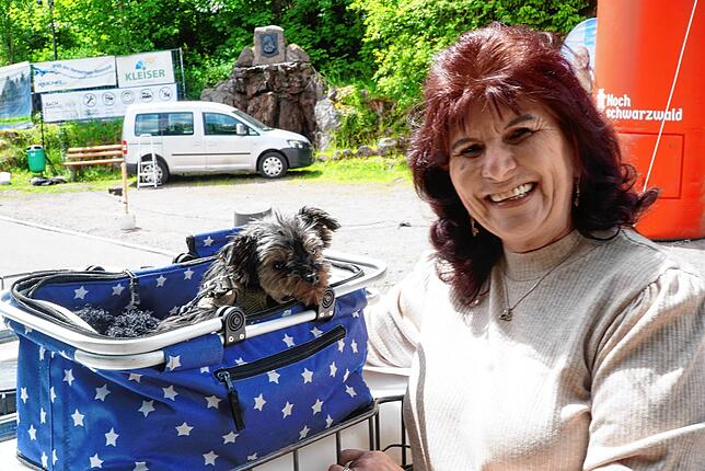 Begeistert vom Rennen ist die Neustädterin Veronika Kirch mit ihrem Hund Rico.