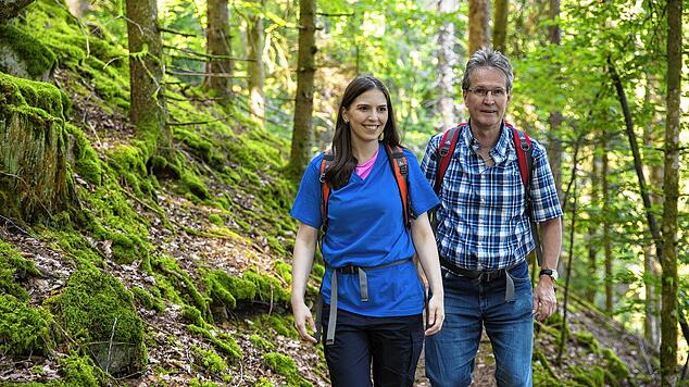 SÜDKURIER-Mitarbeiterin Vanessa Rottig und ihr Vater Armin sind auf dem Genießerpfad Belchensteig unterwegs. Im Jahr 2020 wurde der Pfad ...