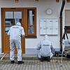 Spurensicherung am Tag nach der Familientragödie in Lienheim mit drei Toten: Der mutmaßliche Täter ist mittlerweile in der Psychiatrie ...