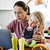 Alles gleichzeitig: Mutter im Homeoffice.