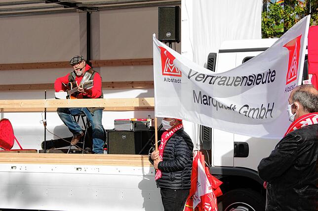 Bild 9: 300 Teilnehmer bei IG Metall Kundgebung &ndash; &bdquo;1000 Arbeitsplätze in Gefahr&ldquo;